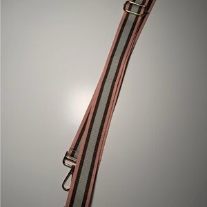 Modern and chic crossbody strap